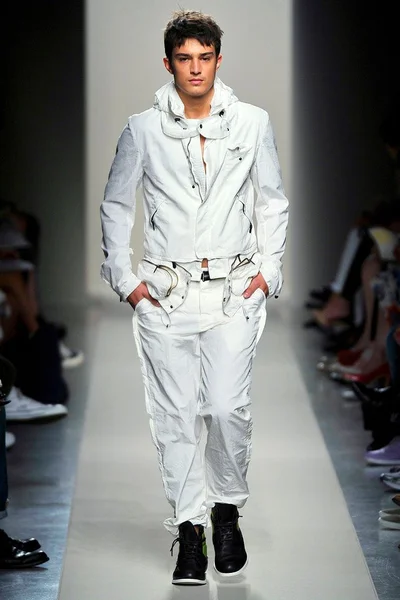 Look 13